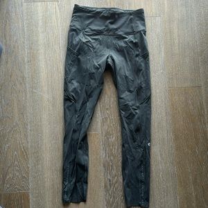 dark green lululemon leggings with thigh pockets size 6